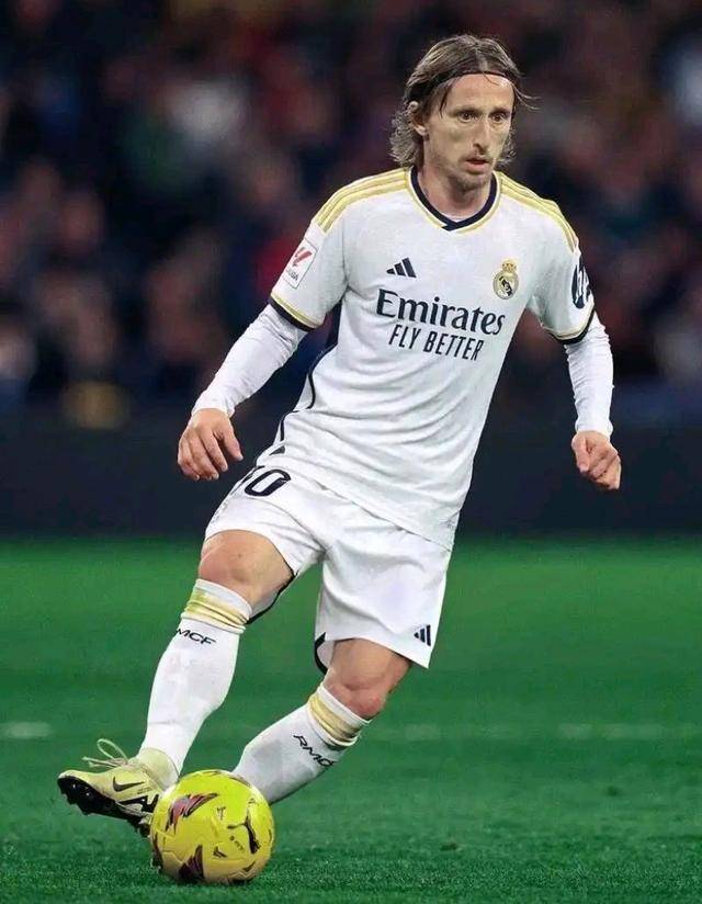 马刺终结6连败！文班替补21+6+3帽，布朗空砍27+8，卡斯尔险受伤