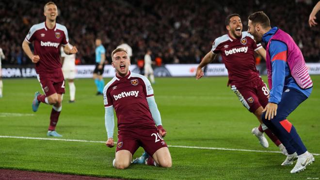 30分8板8助！30分10助！老詹把话挑明，他才是湖人核心