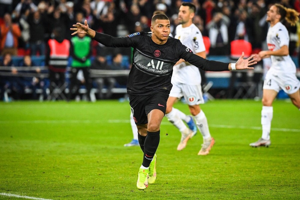 东契奇轰下大号三双也无法带队取胜，赛后一句话证明詹姆斯多重要